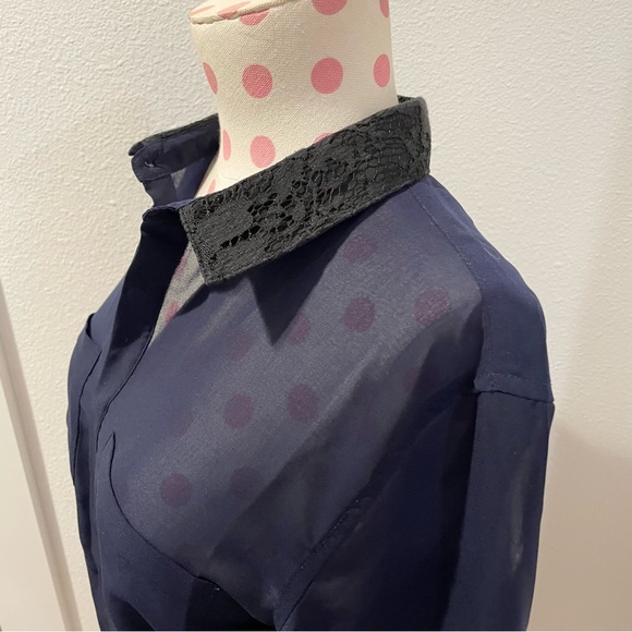 izzue sheer lace tunic blouse women’s medium navy blue black button up - Picture 4 of 8